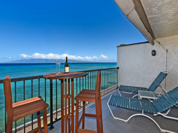 Luxury Oceanfront Condo in West Maui - Stunning Views & Amenities
